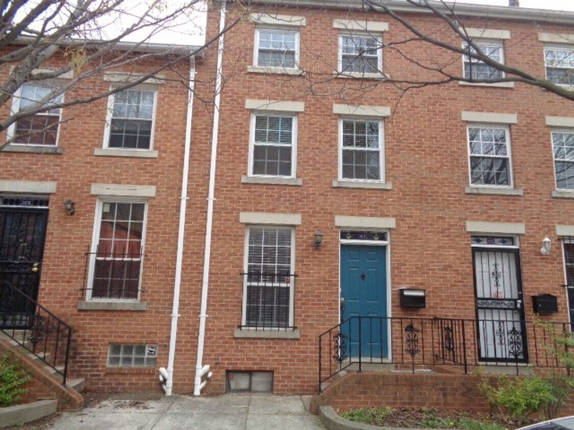 Foto principal - 107 N. Ann St/3 Bed, 2.5 Bath plus Family ...