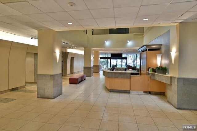 Foto del edificio - 1055 River Rd