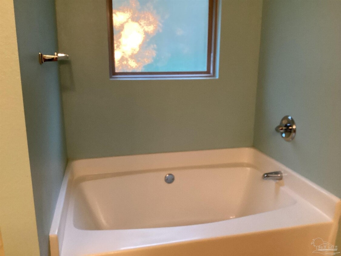 Primary Photo - 196 Millet Cir