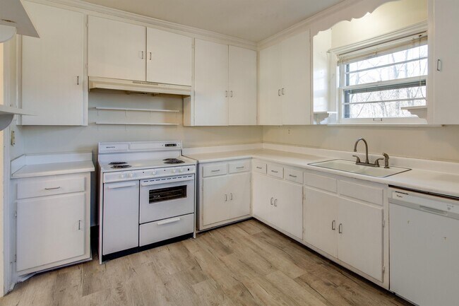 Building Photo - 1030 Grassland Ln