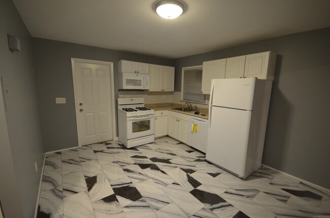 Building Photo - 28 Riverside Dr