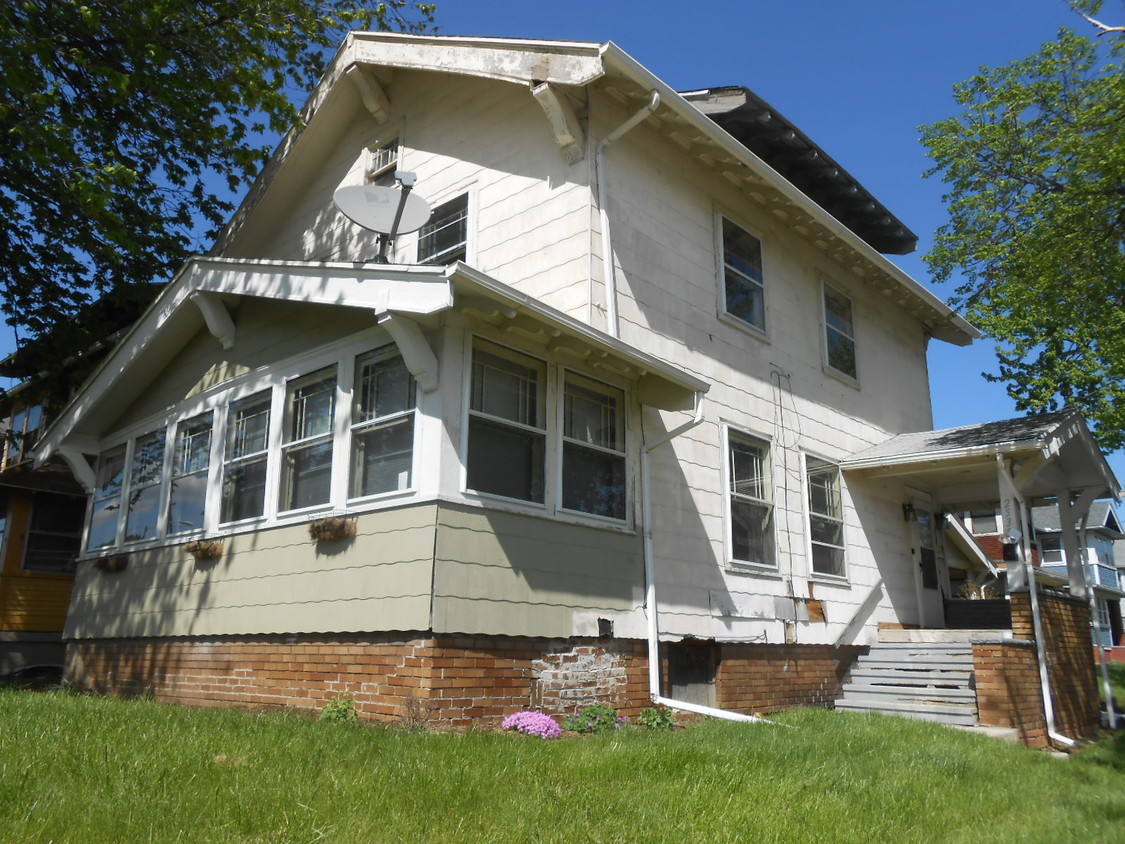 Primary Photo - 2538 Collingwood Blvd