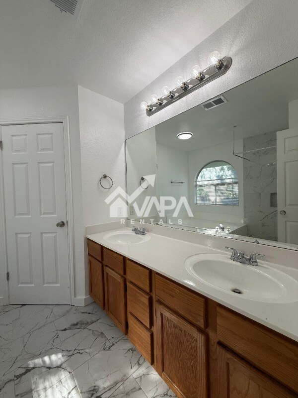 Foto del edificio - 7226 Bull Creek Dr