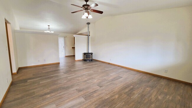 Building Photo - 2-Bed, 2-Bath, Single Level Home by Ponderosa Gold Course in Coeur d'Alene