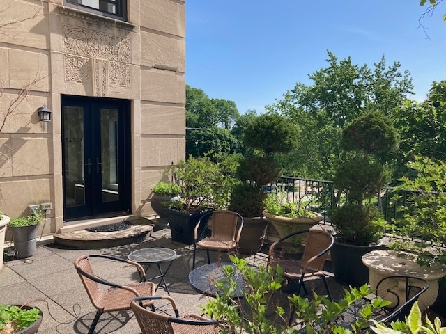 Private Terrace - 2000 N Lincoln Park W Apartment