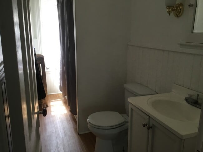 Bathroom - 931 Brayton Park Plz