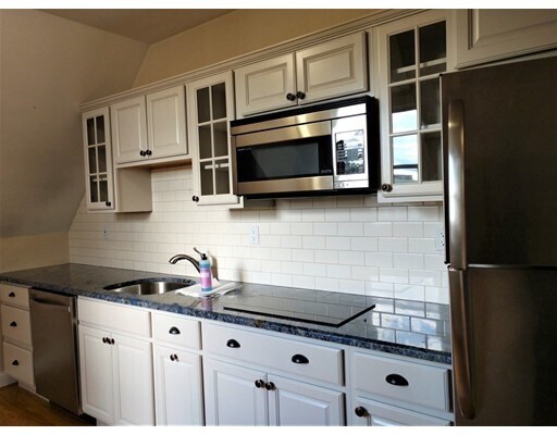 Building Photo - 462 Walnut St