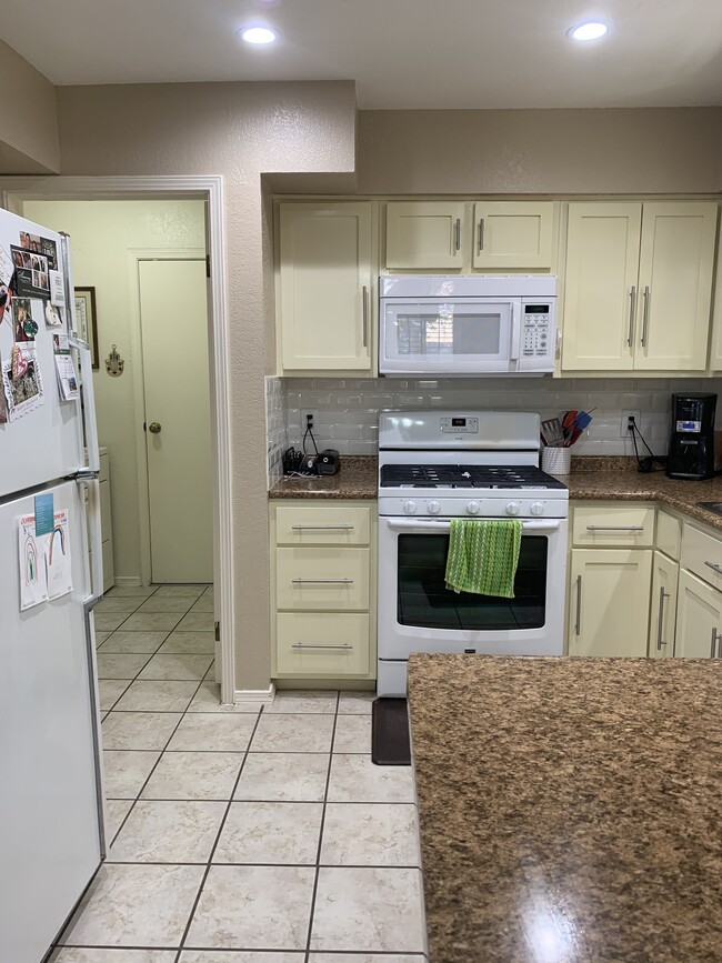 Building Photo - 678 El Parque Dr
