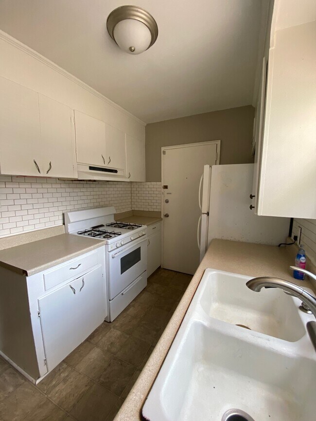 Foto del edificio - 127 Crestview Dr