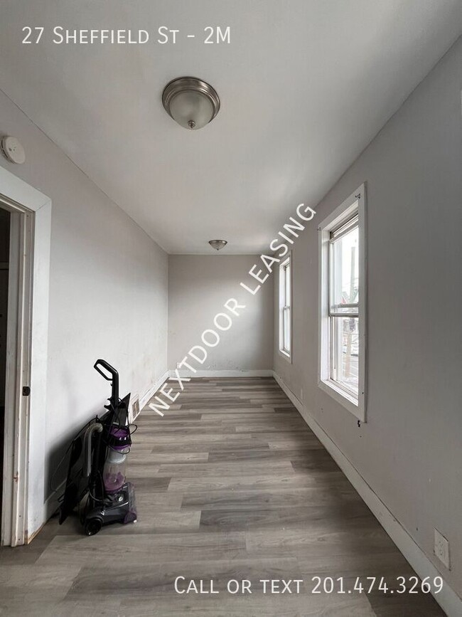 Building Photo - 27 Sheffield St