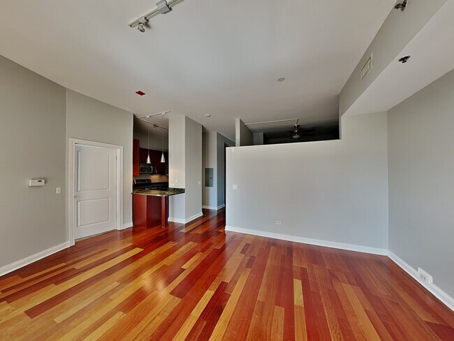 Foto del edificio - 230 W Division St