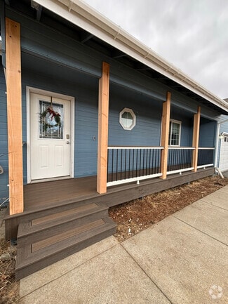 Building Photo - 716 N Pine Ridge Loop