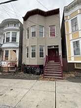 Building Photo - 380 Orange St