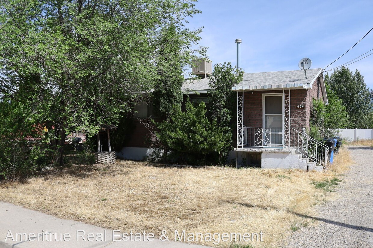 Foto principal - 2 br, 1 bath Apartment - 669 E. 1600 S.