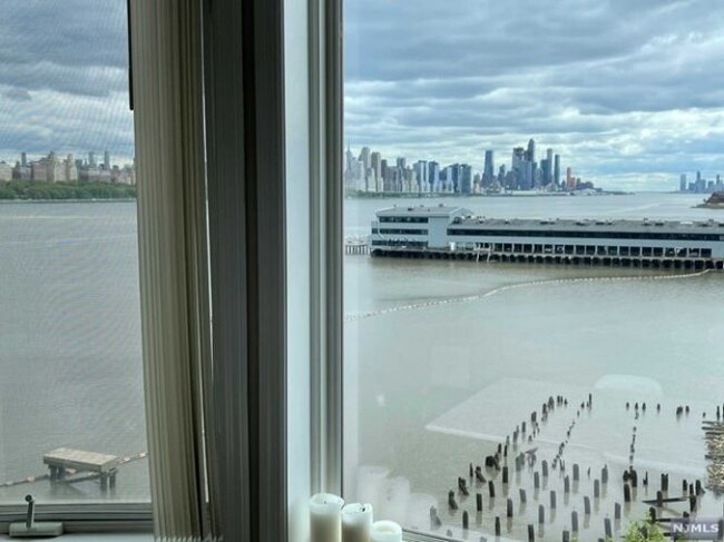 Foto del edificio - 6211 City Pl