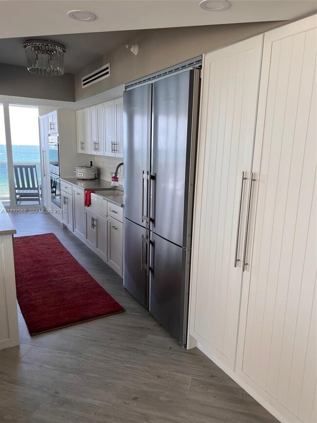 Building Photo - 16711 Collins Ave