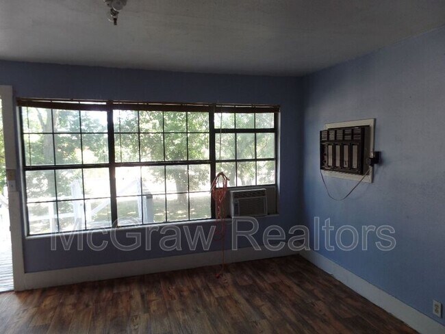 Foto del edificio - 925 E 9th St