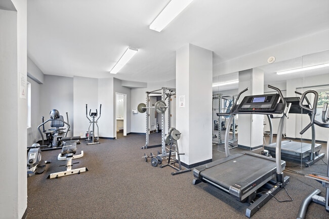 Building Photo - 2625 Park Ave