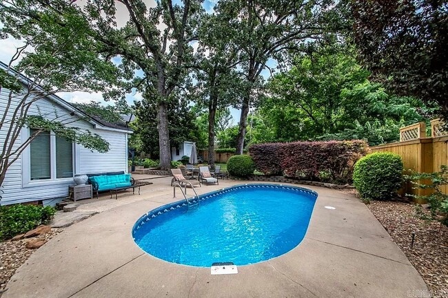 Foto del edificio - 1717 N University Ave