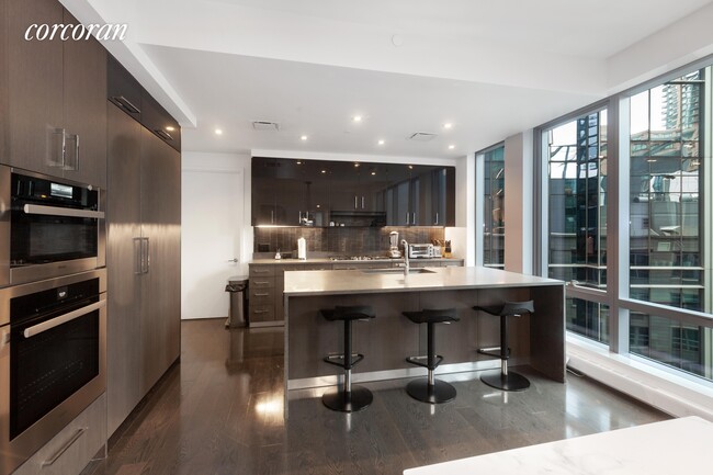 Foto del edificio - 50 Riverside Blvd