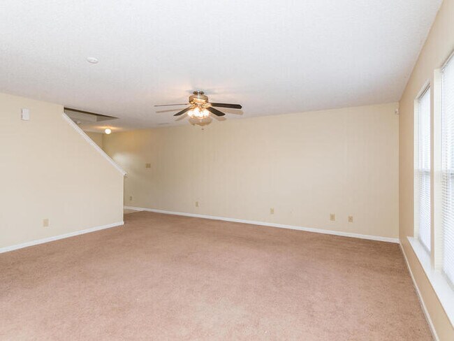Building Photo - 3 bed 2.5 bath in Greenwood with a deck!