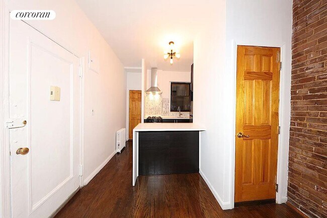 Foto del edificio - 301 E 95th St