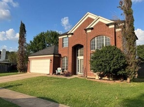 Building Photo - 4611 Shorewood Dr