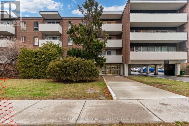 Photo du bâtiment - 1222 York Mills Rd