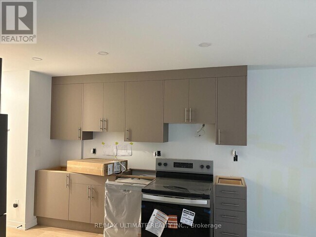 Building Photo - 249 Silverthorn Ave