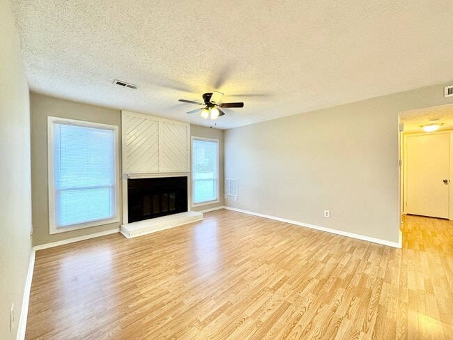 Building Photo - Holden Village Townhome Available - Newly ...