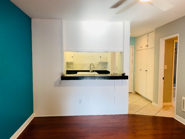 Photo - 1040 W MacArthur Blvd Apartment