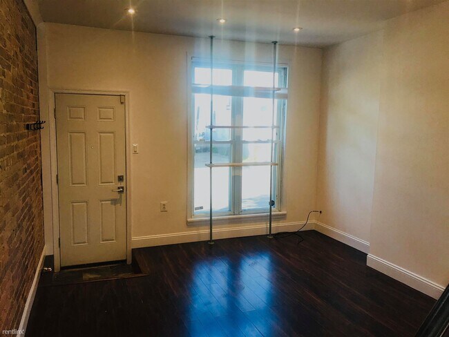 Foto del edificio - 3810 Mt Pleasant Ave