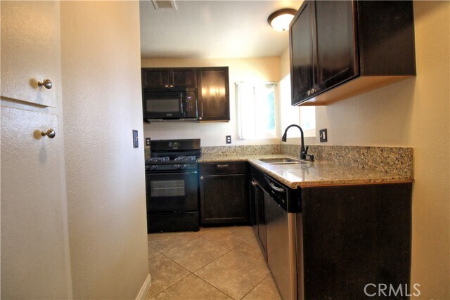 Foto del edificio - 153 Leslie Ct