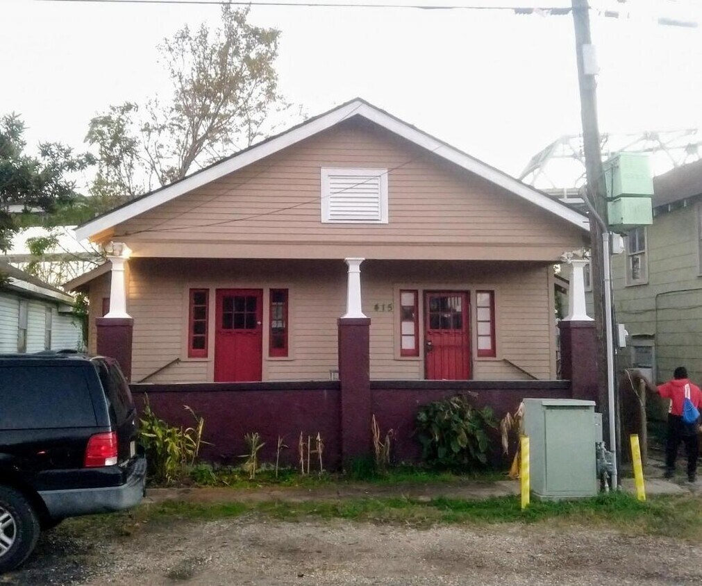 Primary Photo - 415 Socrates St