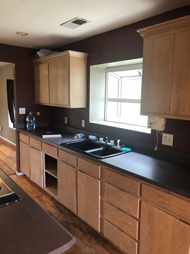 Building Photo - Socorro NM large 1 Bedroom house