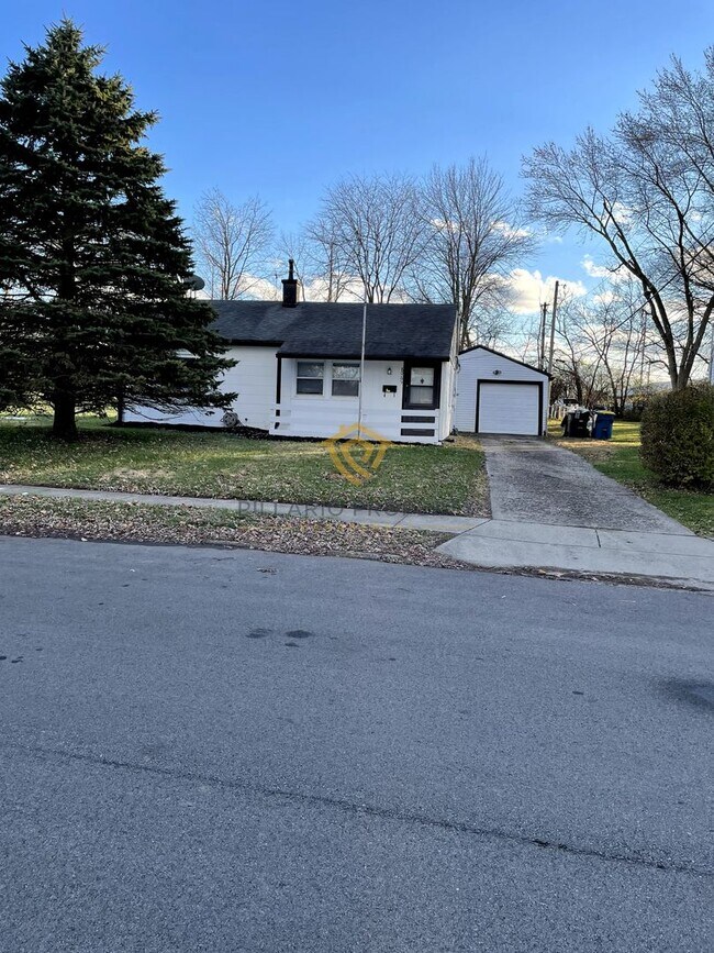 Building Photo - Updated  Lawrence, 3 Bedroom, 1 Bathroom R...