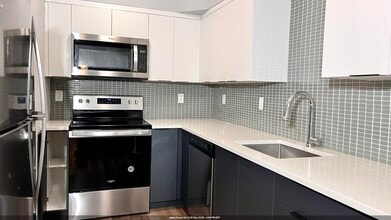 Building Photo - 160 Lafayette St