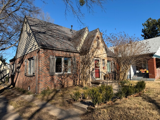 Building Photo - 2023 E 14th Pl