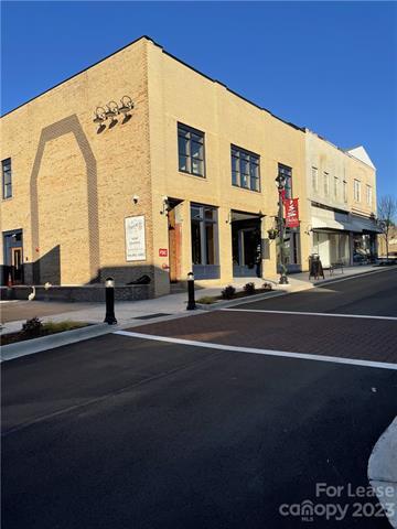 Primary Photo - 142 W Mountain St