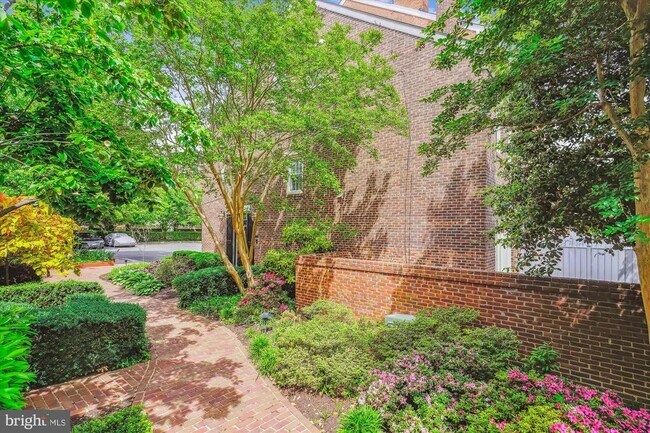 Foto del edificio - 1158 N Pitt St