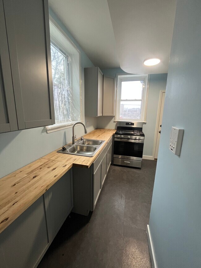 Foto del edificio - 7630 N Marshfield Ave