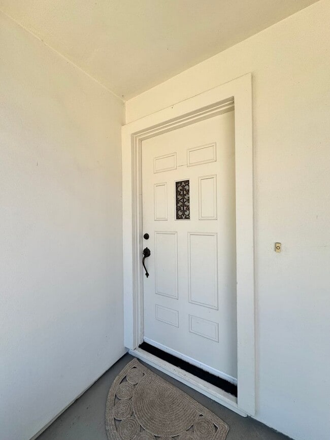 Building Photo - Classic Napa Bel Aire Home 4 Bedrooms, 2 B...
