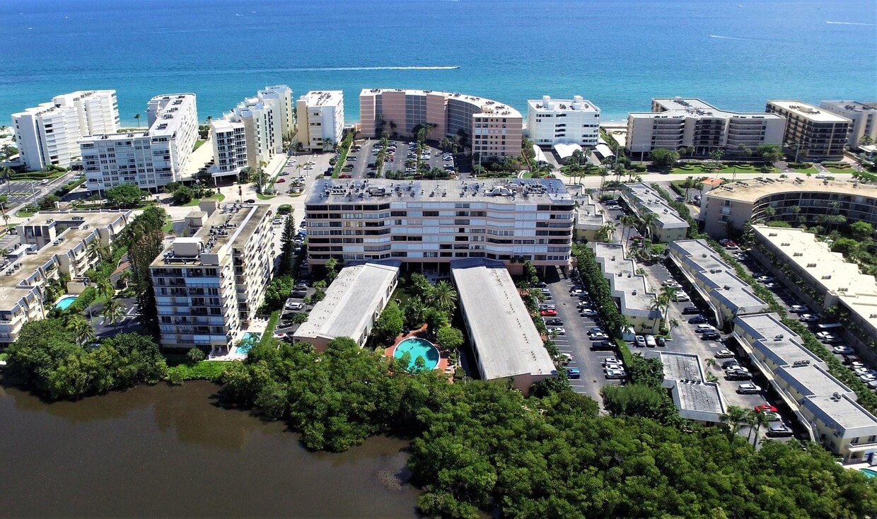 Primary Photo - 3589 S Ocean Blvd