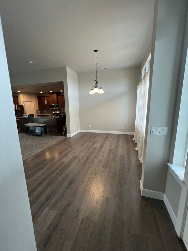 Building Photo - RENT REDUCED!!!  4 bedroom 2 bath, Quincy