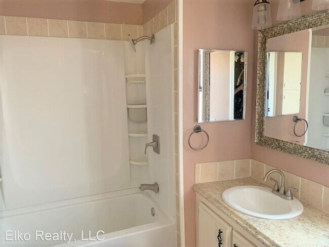 Foto del edificio - 3 br, 2 bath House - 211 Bush Street