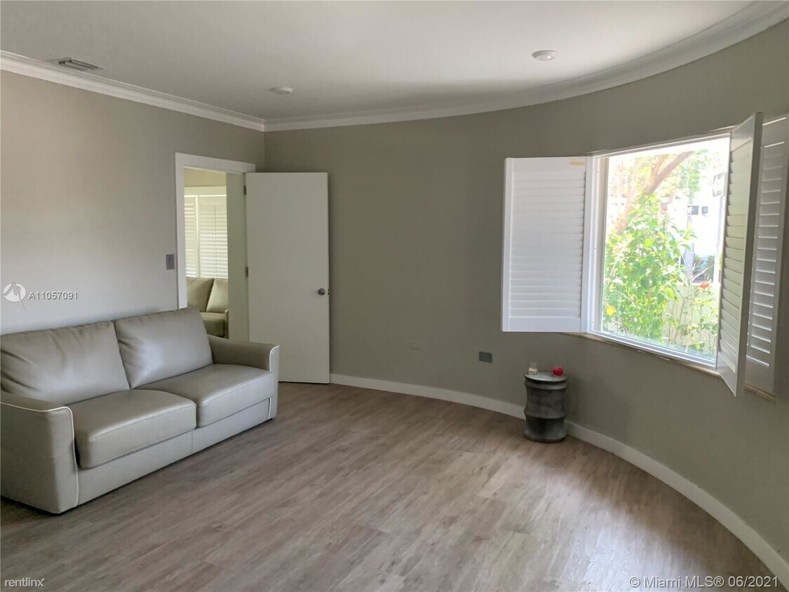 Foto del edificio - 2 br, 1 bath House - 8101 Harding Ave