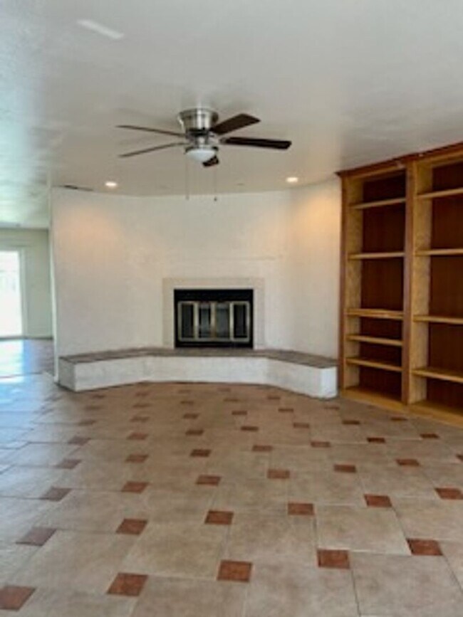 Foto del edificio - 3 Bedroom 2 Bathrooms House w/Pool- Availa...