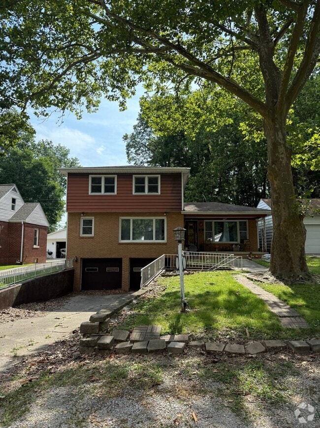 Building Photo - 2724 S Park Ave