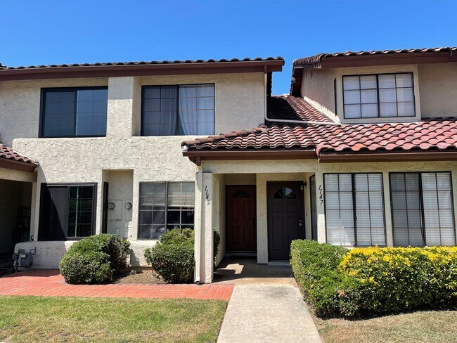 Foto del edificio - Updated 2 Bedroom, 2.5 Bath Condo Includes...