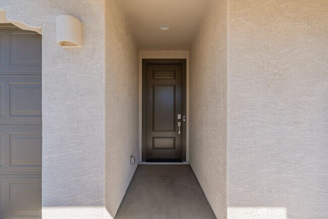 Building Photo - Modern Elegance: Spacious 5 BR Home with E...